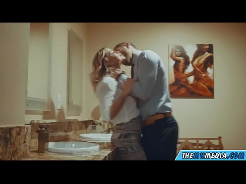 ❤️ Når en barmfagre blondine forfører dig på et offentligt toilet ❤❌ Porn video at da.xxxwow-net.ru ❌